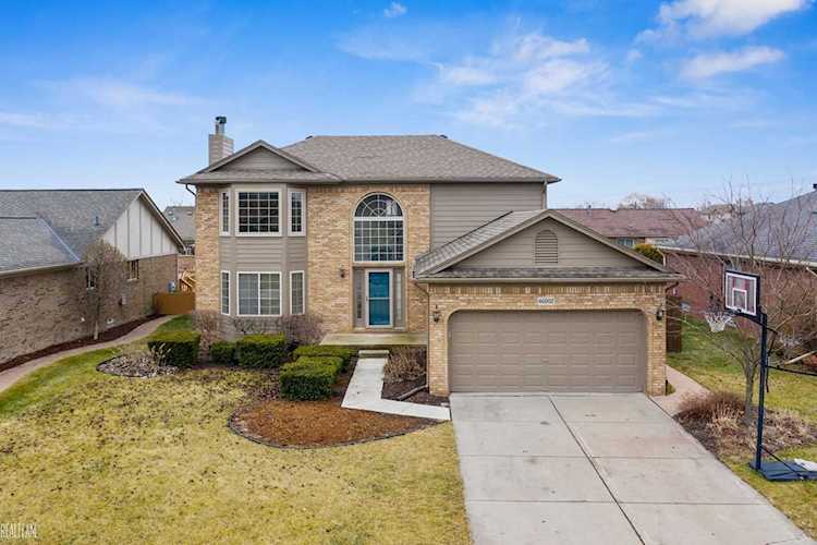 46002 Duchess Chesterfield Twp, MI 48051