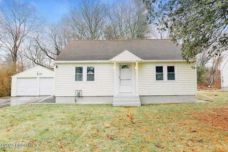 1 Ayre Dr Albany, NY 12203