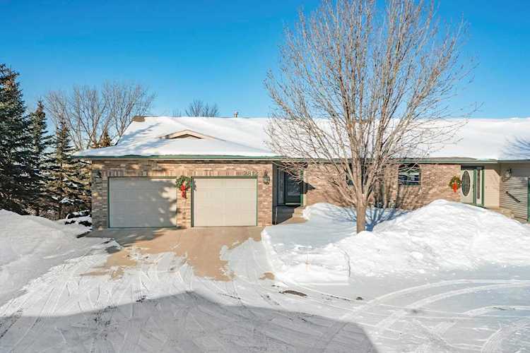 2812 SW 18th Ave Minot, ND 58701 | MLS 230087 Photo 1