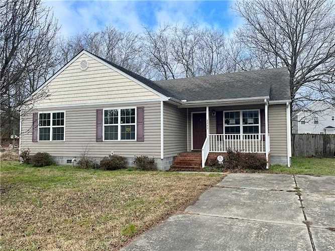 6240 Old Townpoint Rd Suffolk, VA 23435
