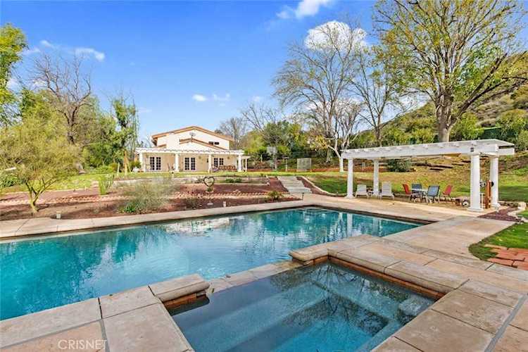 24524 Mulholland Hwy Calabasas, CA 91302