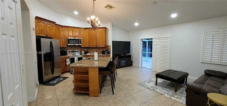 7417 NW 1st Mnr Plantation, FL 33317