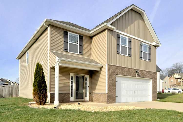 904 Cherry Blossom Ln Clarksville, TN 37040