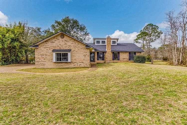 3353 Mills Bayou Dr Milton, FL 32583