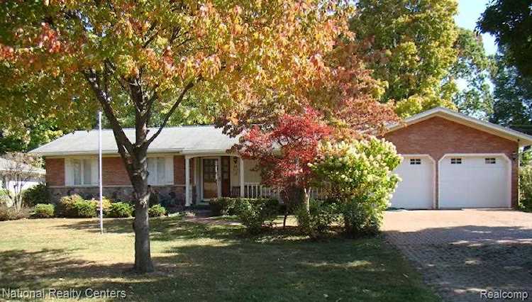 46530 Oaklawn Macomb, MI 48042