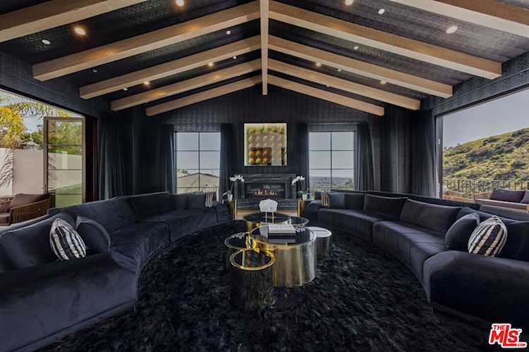 2165 Castilian Dr Los Angeles, CA 90068
