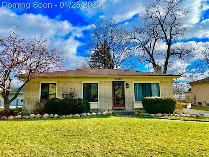 43856 Leonardo Sterling Heights, MI 48313