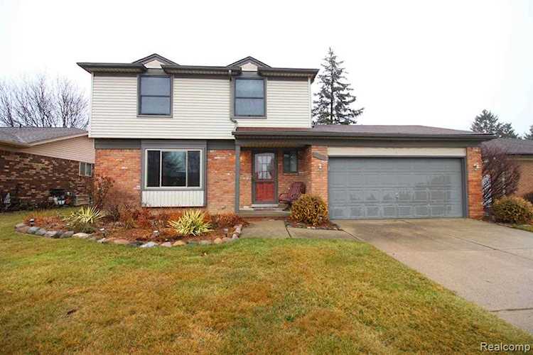 2053 Logan Sterling Heights, MI 48310