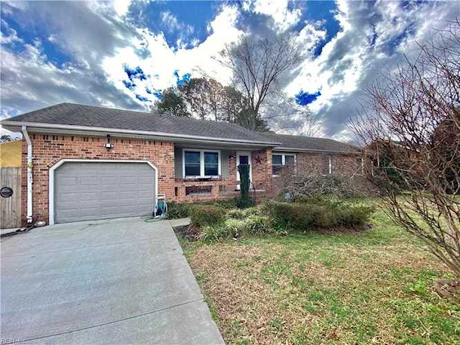1624 Waterway Circle Chesapeake, VA 23322