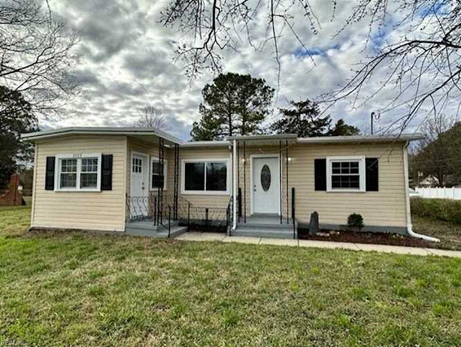 2023 N Armistead Ave Hampton, VA 23666 | MLS 10471192 Photo 1