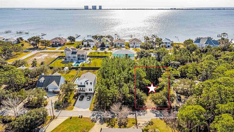 2961 Laurel Dr Gulf Breeze, FL 32563