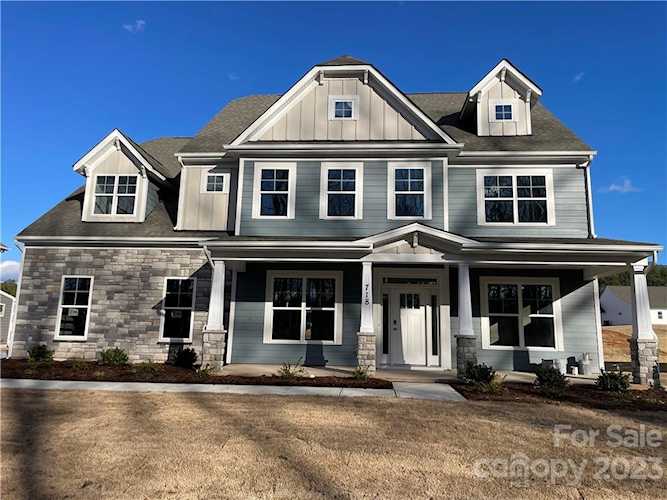718 Yucatan Dr Waxhaw, NC 28173