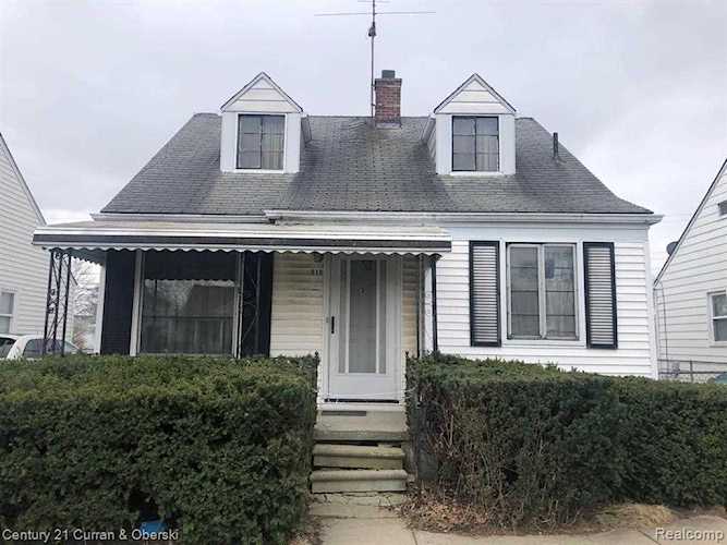 919 Cloverlawn Blvd Lincoln Park, MI 48146 | MLS 20230005744 Photo 1
