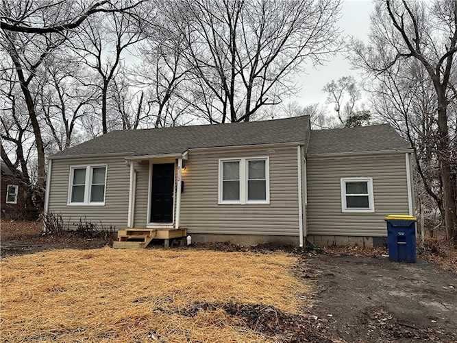 8112 Hadley St Overland Park, KS 66204