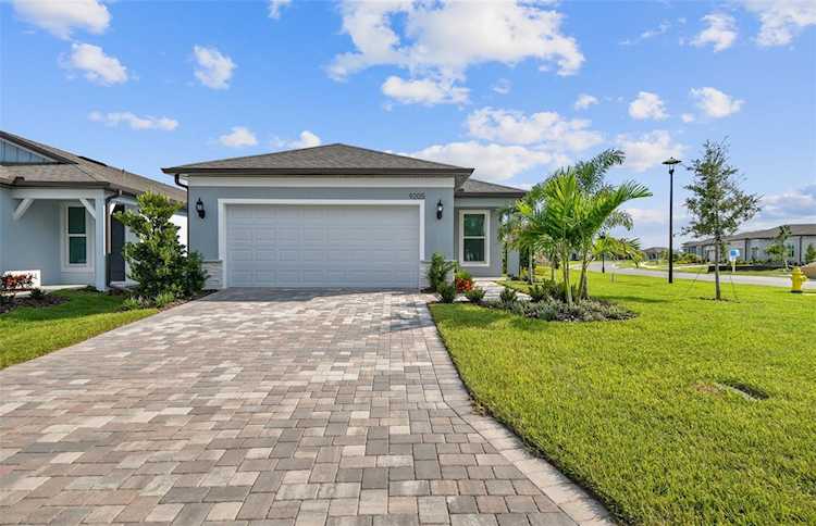 9205 Ballaster Pointe LOOP Parrish, FL 34219