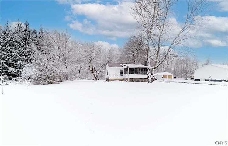 9469 Bear Springs Rd Cicero, NY 13029
