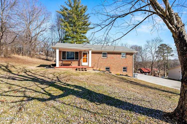 824 Pleasant View Dr Dandridge, TN 37725