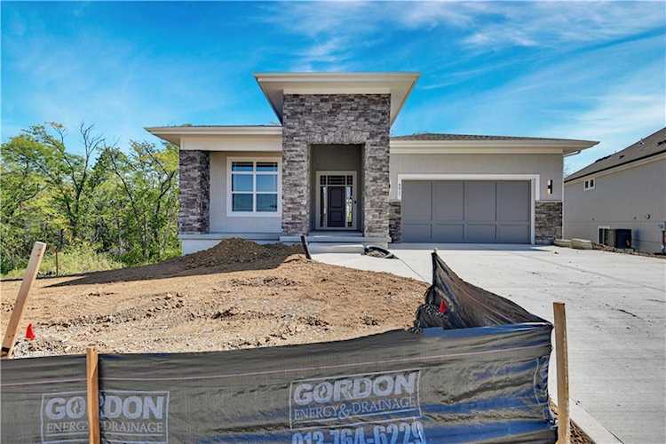 9417 Aurora St Lenexa, KS 66220