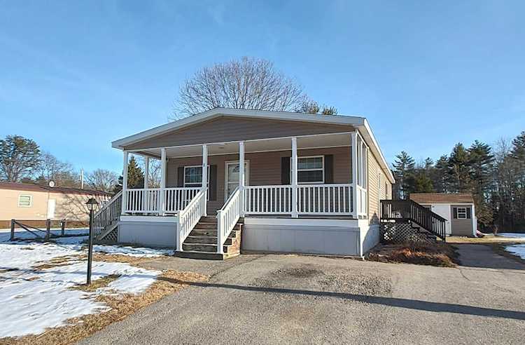 8 Rudman Dr Rochester, NH 03839