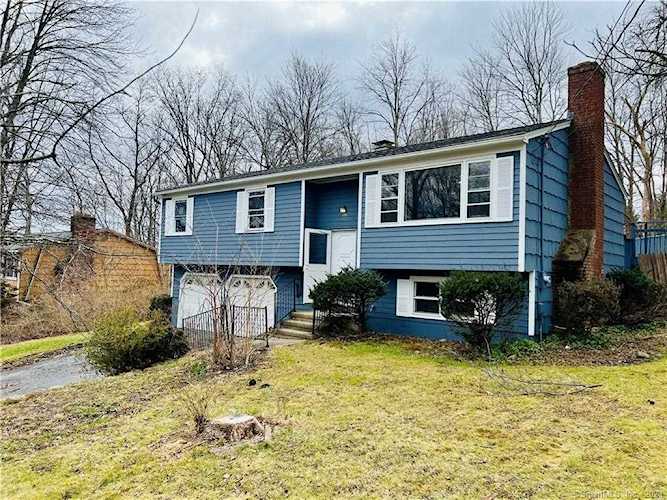 47 Summerwood Drive Wallingford, CT 06492