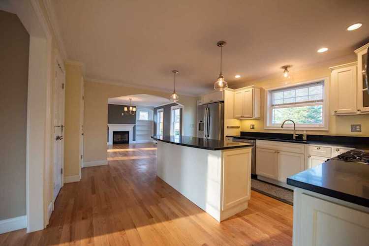 9 Hartford AveFalmouthME04105home for sale Photo 1