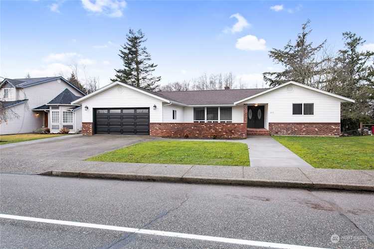 313 Edgewater Ln Lynden, WA 98264