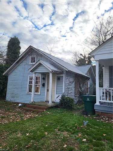 35 Sycamore Ave Newport News, VA 23607