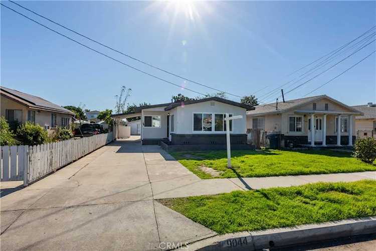 9044 Algeroma St Bellflower, CA 90706