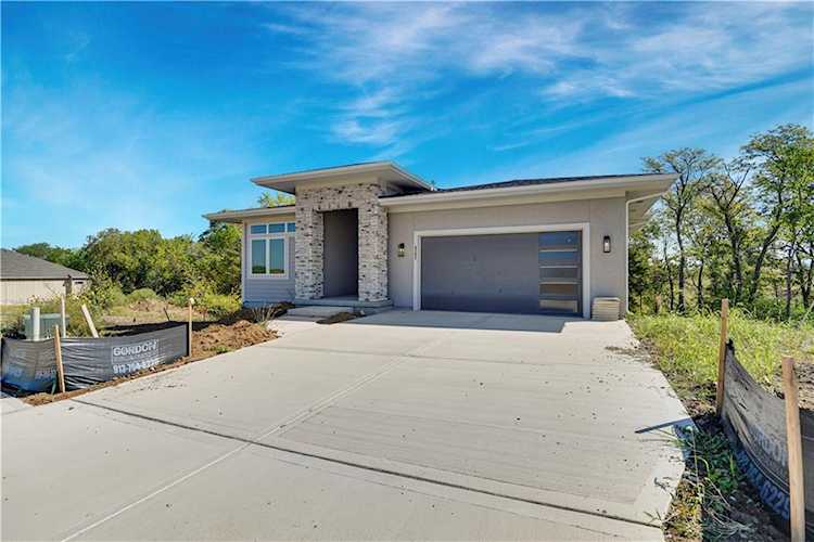 9393 Aurora St Lenexa, KS 66220