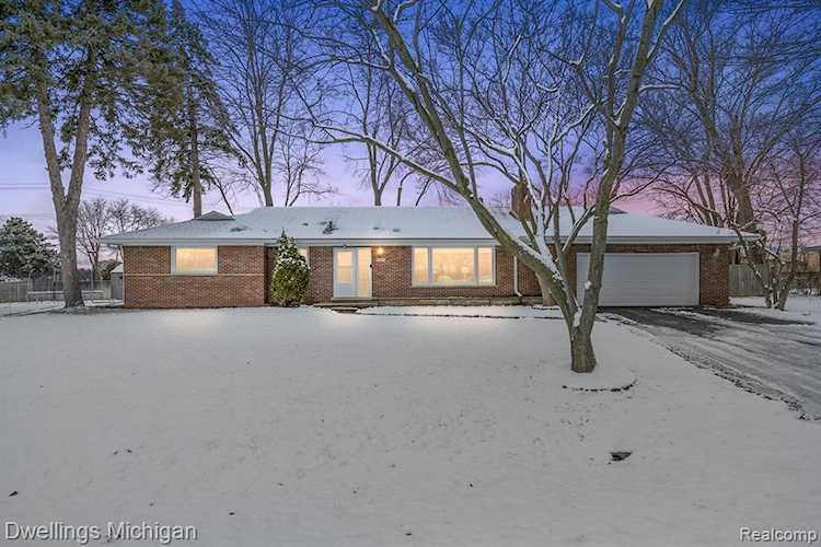 21635 S Tuller Southfield, MI 48076