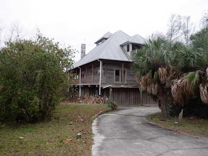 154 Bay Ave Apalachicola, FL 32320