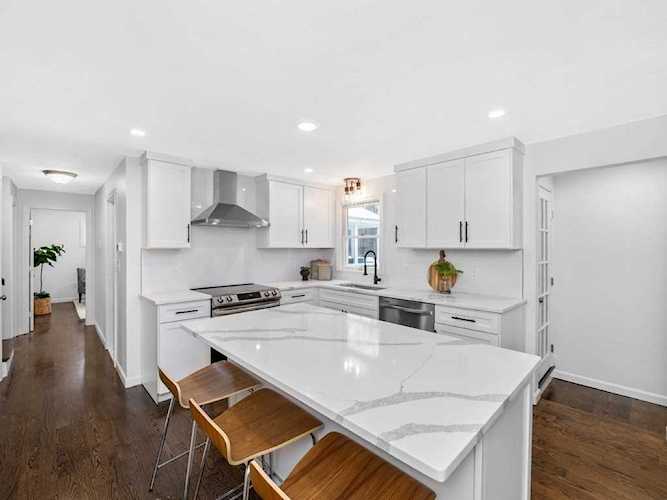 32 Marcia Rd Wilmington, MA 01887