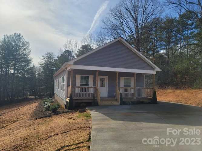 18 Clarks Chapel Extension Weaverville, NC 28787