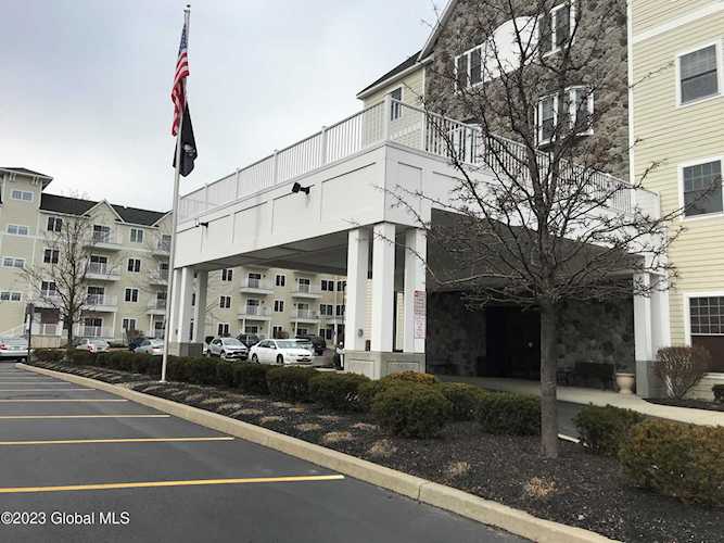 8 Wall St Clifton Park, NY 12065