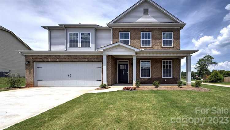 121 Fox Cove Rd Hendersonville, NC 28792