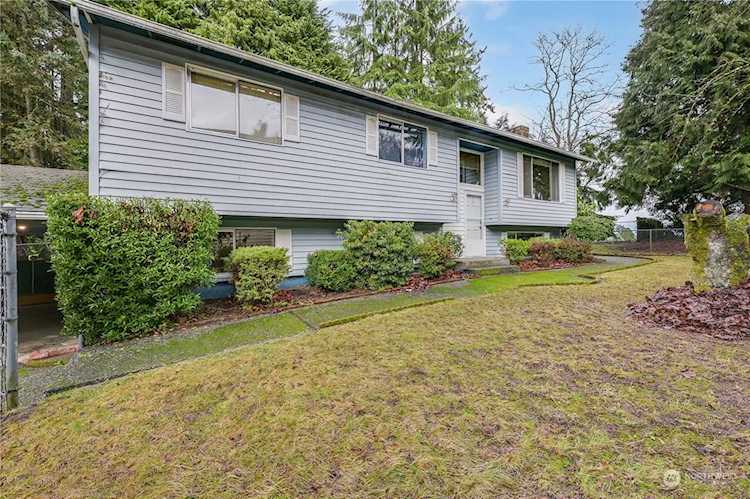 4401 Thomson Ave, Everett, WA, 98203 | MLS#2030205 | Novak Team Photo 1