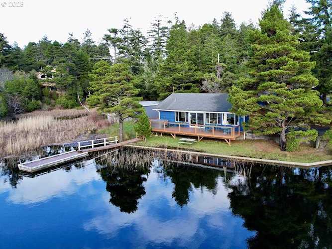 1 Geer CIR Port Orford, OR 97465