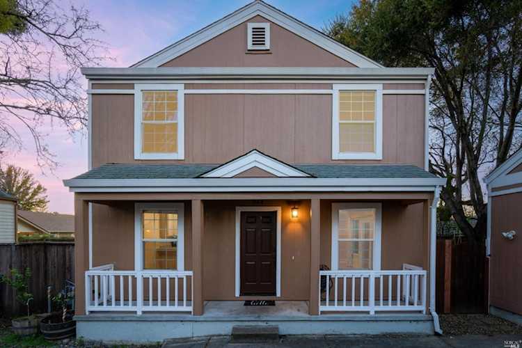 913 Kingwood Street Santa Rosa, CA 95401
