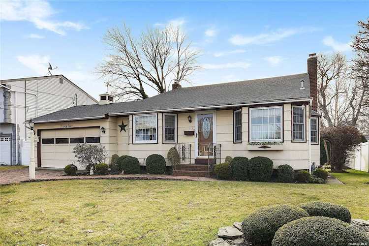 94 Boston Avenue Massapequa, NY 11758