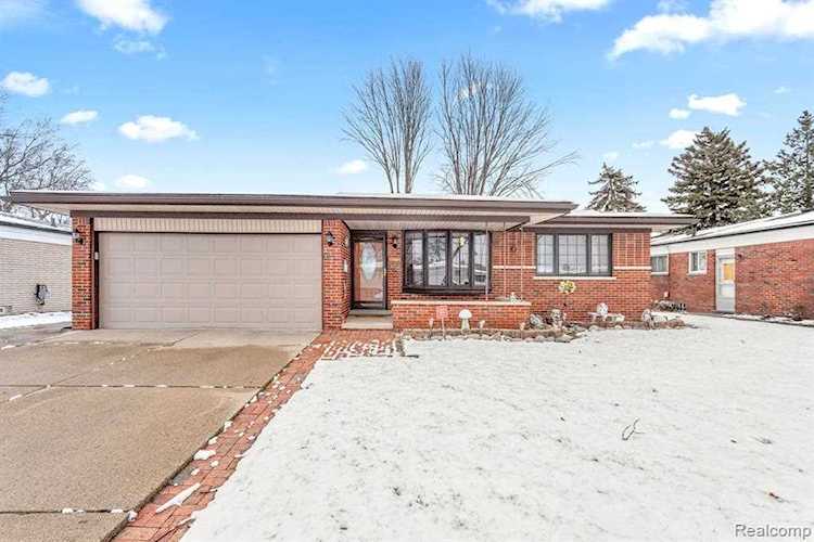 35770 Lana Sterling Heights, MI 48312