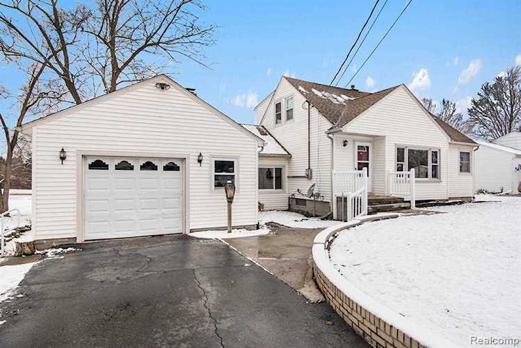 4482 Dublin Rd Burton, MI 48529