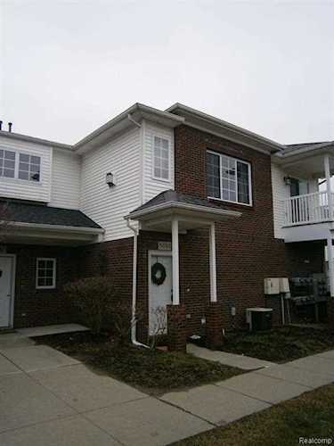 5553 Twin Oaks Sterling Heights, MI 48314