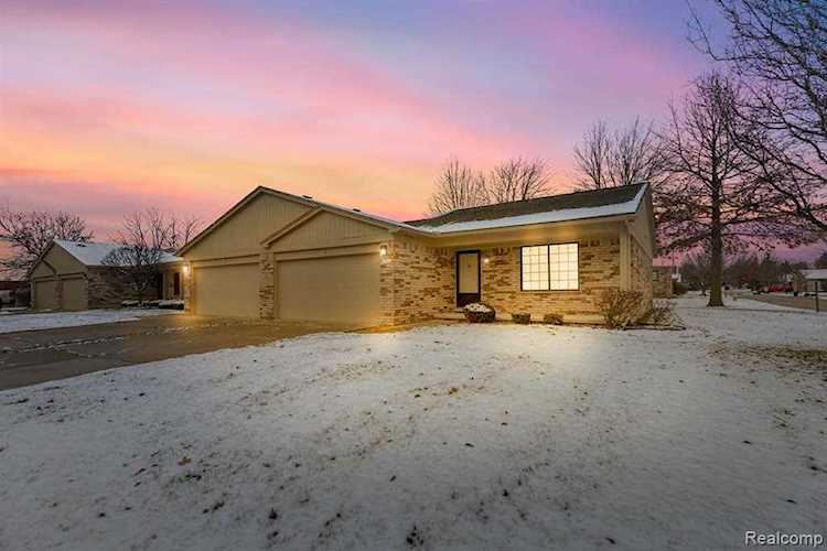 17007 Barbarosa Clinton Township, MI 48038