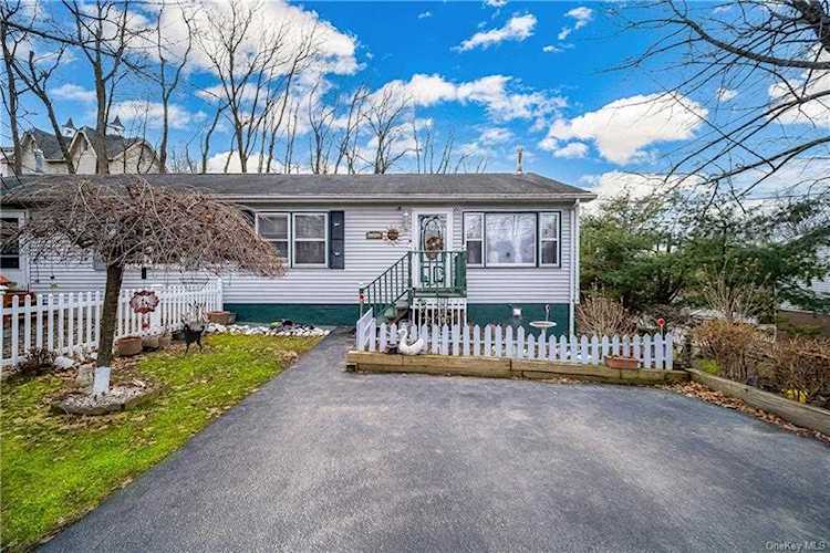 27 Tompkins Avenue Beacon, NY 12508