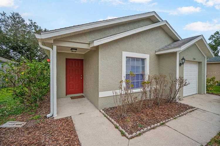 1330 Mohrlake Dr Brandon, FL 33511
