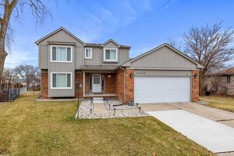 1832 Langford Dr Troy, MI 48083