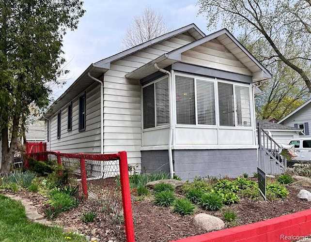 713 N Saint Charles Royal Oak, MI 48067