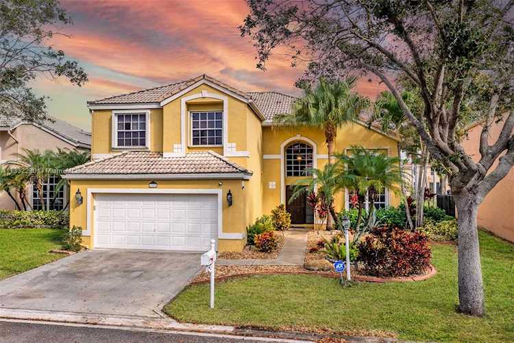 11638 NW 2nd Dr Coral Springs, FL 33071