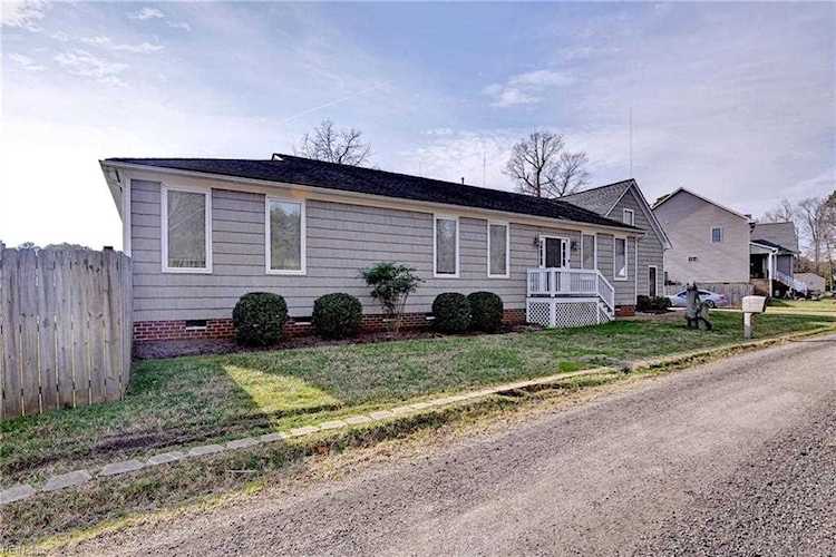 10 Edmonds Cove Rd Hampton, VA 23664 | MLS 10472355 Photo 1