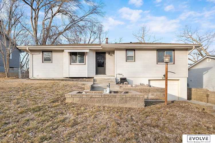 406 Robinson Ave Bellevue, NE 68005